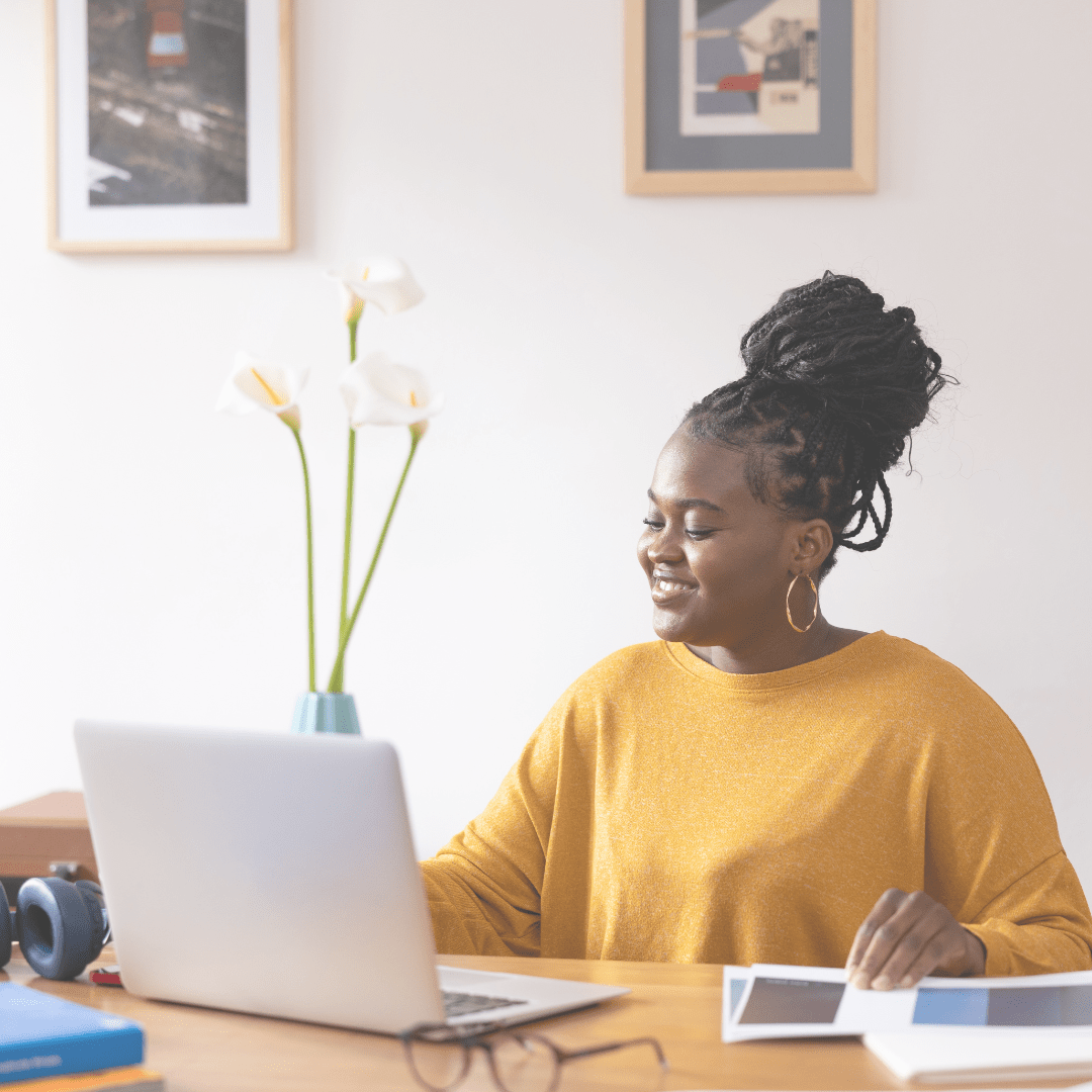 Une femme entrepreneuse utilisant la coordination pour avancer au mieux dans son rôle de maman, épouse et entrepreuneuse