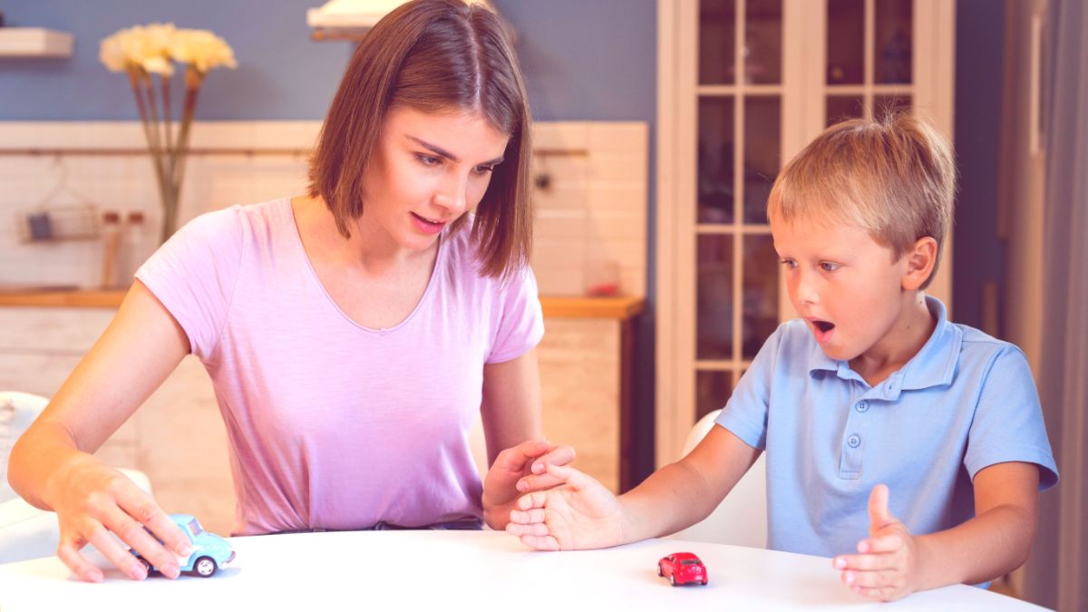 Découvre comment repérer les signes précoces des troubles du spectre autistique chez les enfants. Apprends les comportements à surveiller et l'importance de consulter un professionnel de santé pour un diagnostic correct. Partage tes expériences et témoignages sur le développement de ton enfant ou tes pratiques professionnelles en petite enfance.