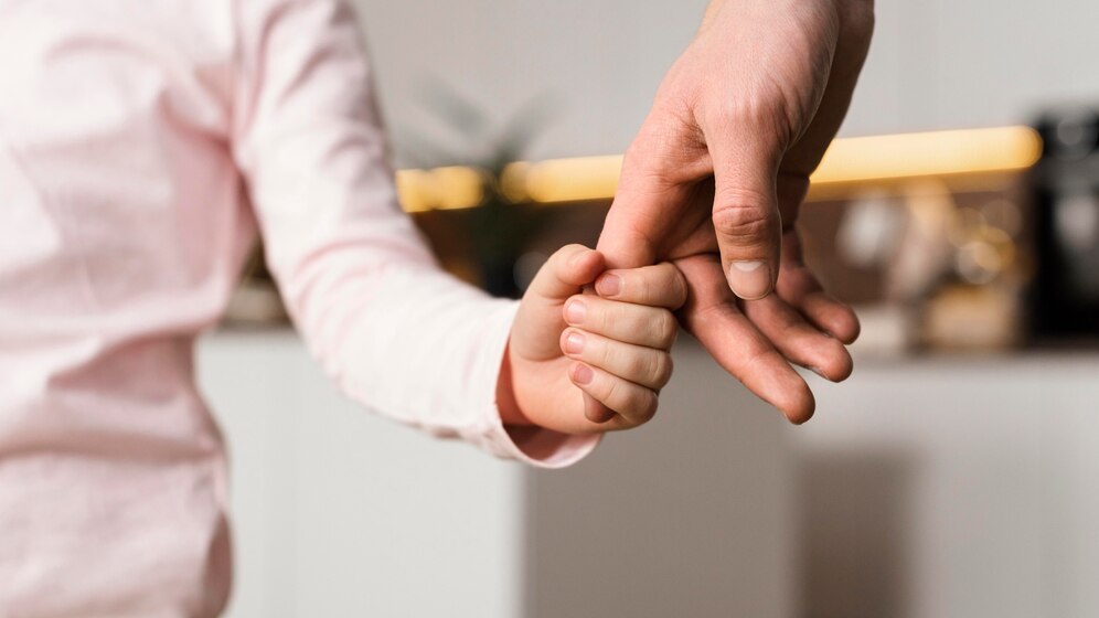 Le Doc s'exprime sur les péripéties de Mélanie et sa famille, poignant sur les obstacles rencontrés pour accéder aux soins nécessaires.